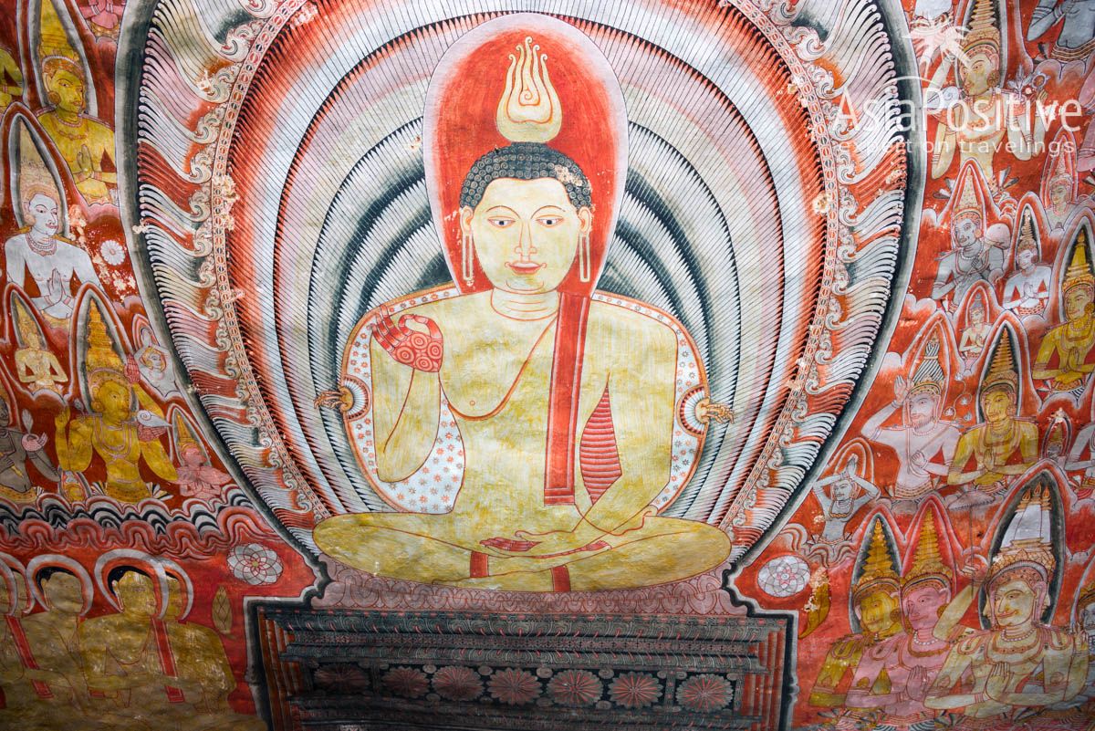 Потолок пещеры №1 расписан историями из жизни Будды | Золотой храм Дамбулла (Шри-Ланка) - всё, что стоит знать 