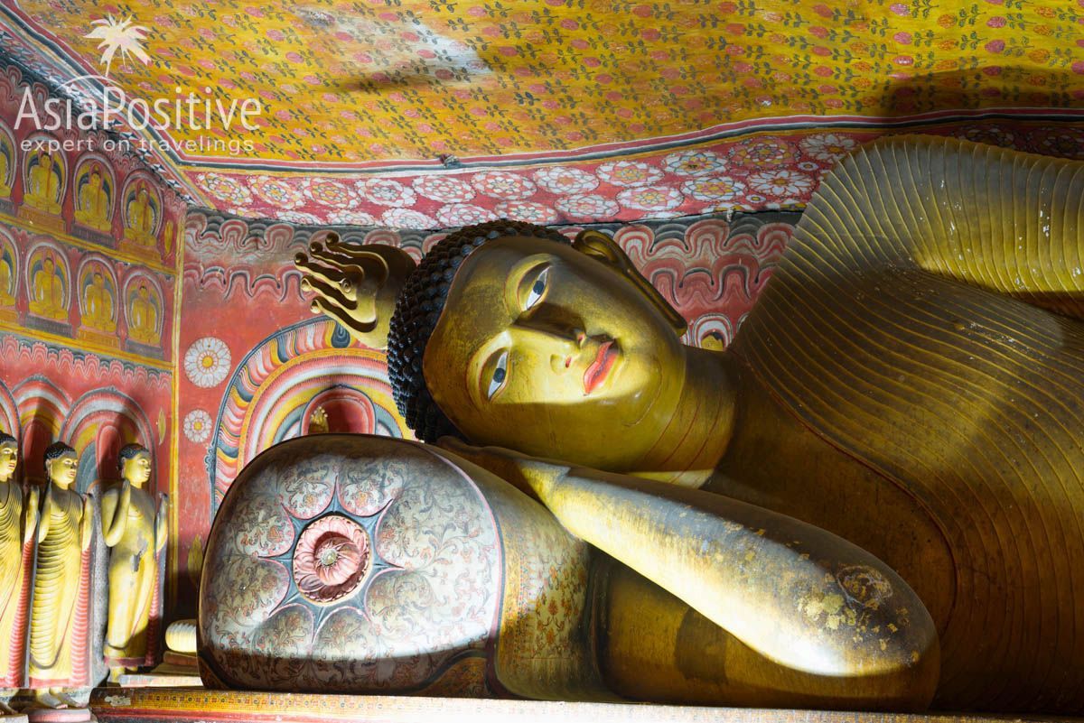 9-метровая статуя Будды в пещере №3 вырезана из гранита | Золотой храм Дамбулла (Шри-Ланка) - всё, что стоит знать 