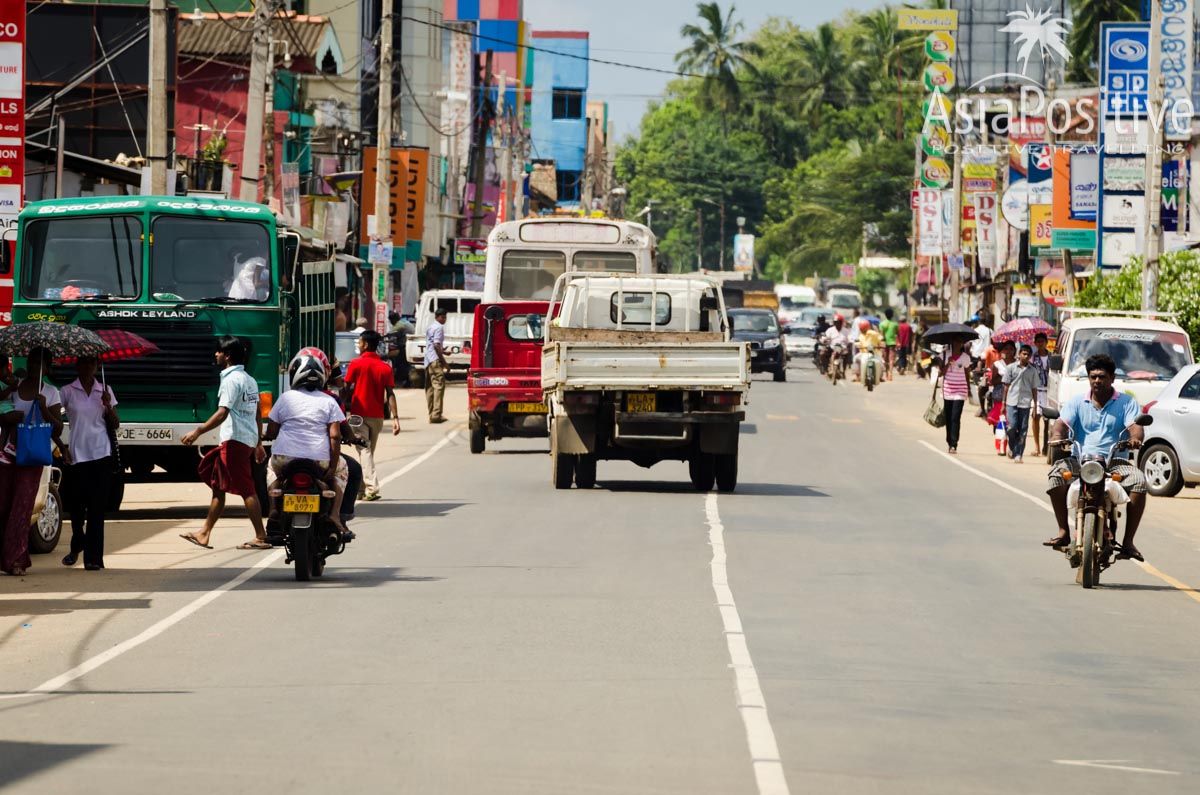 Обычное дорожное движение на Шри-Ланке