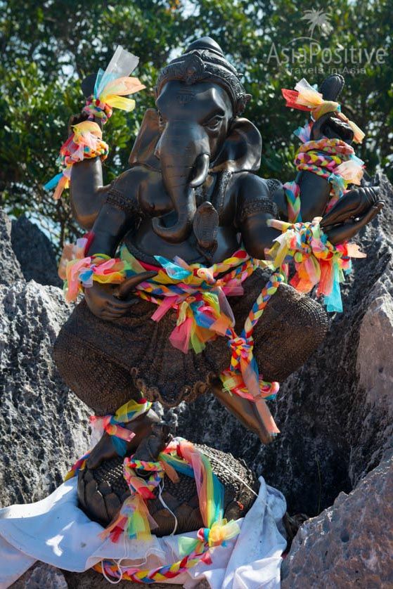 Статуя индуистского бога Ганеша на вершине скалы | Храм Пещера Тигра в Краби, Таиланд | Путешествия по Азии с AsiaPositive.com