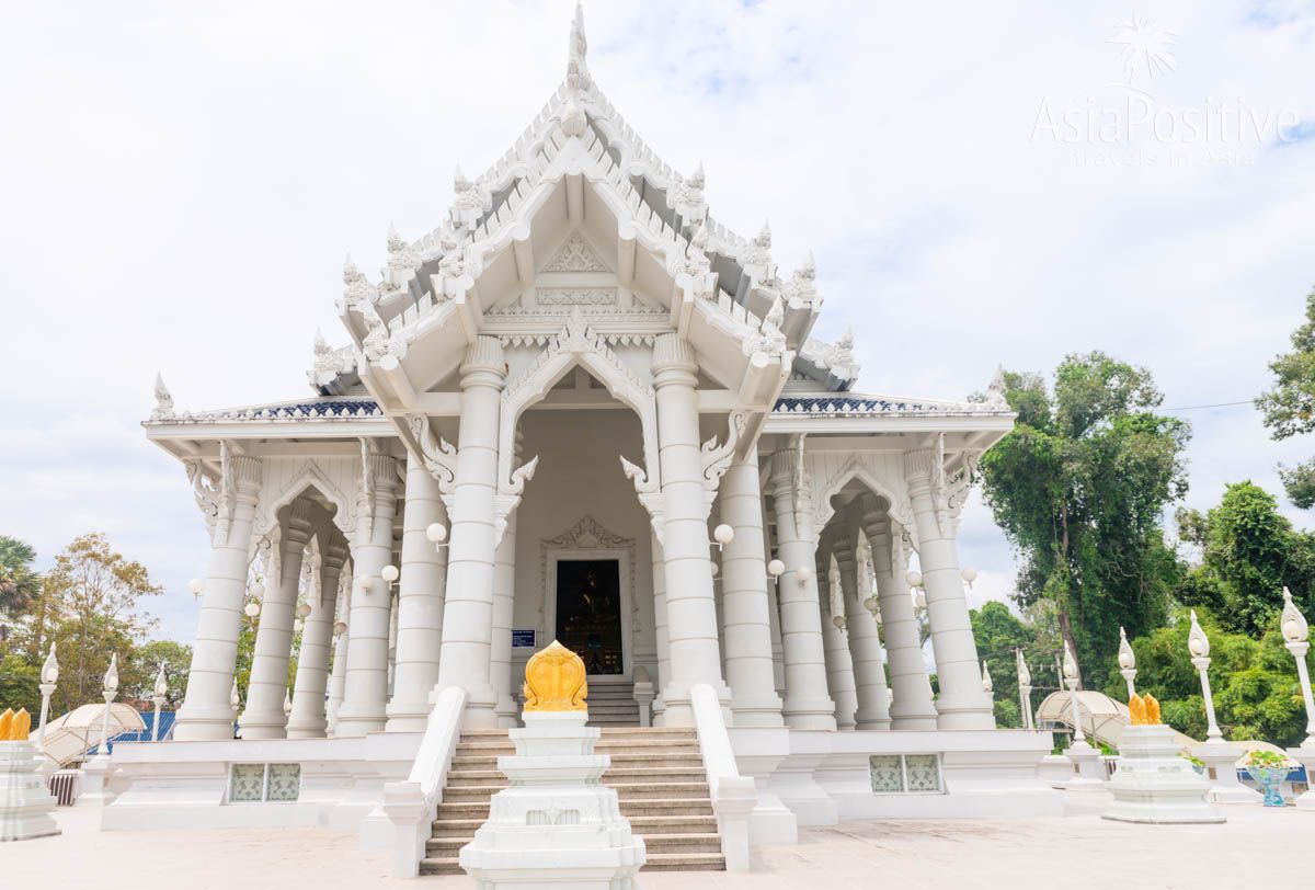 Белый храм в городе Краби (Таиланд) - интересная достопримечательность Краби тауна