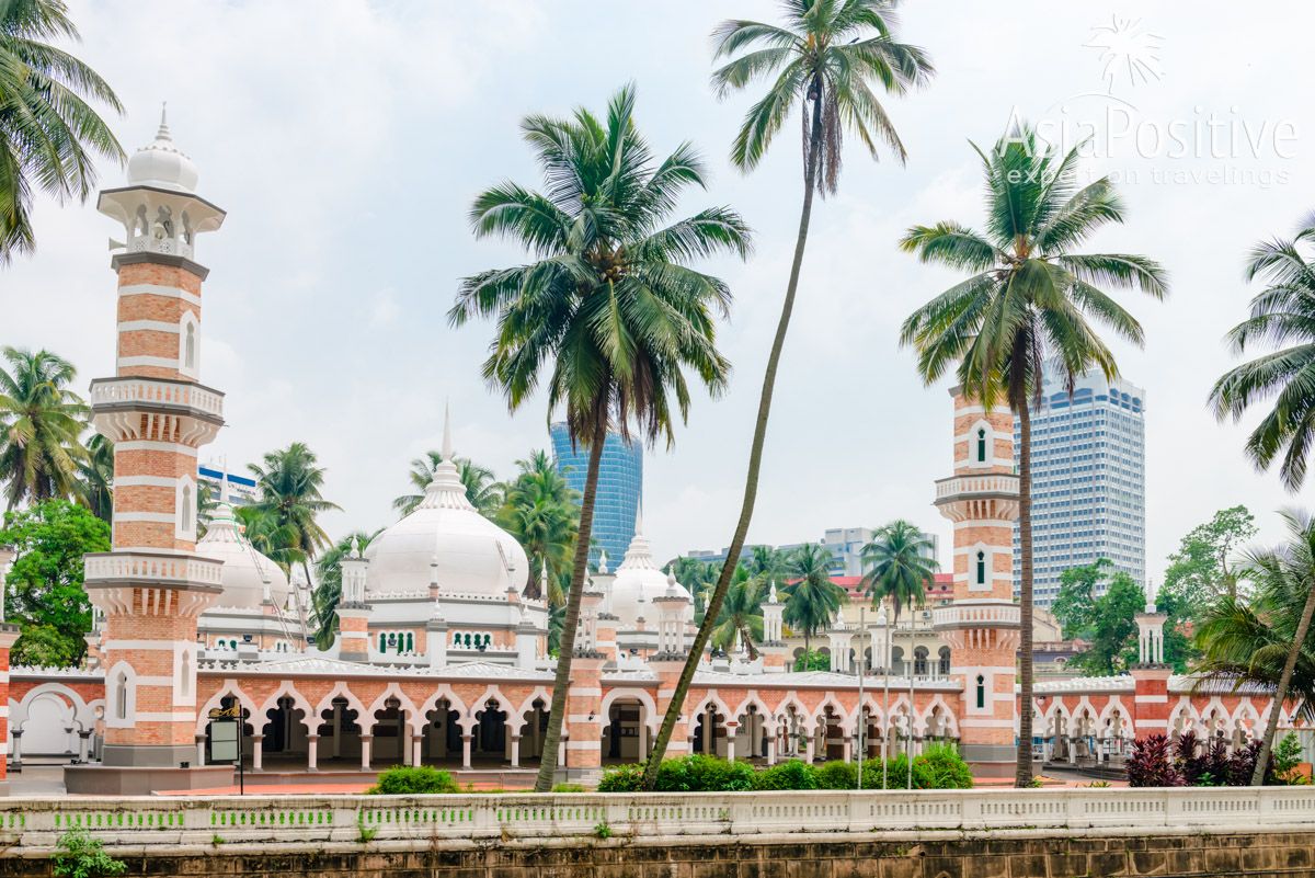 Мечеть Джамек (Masjid Jamek)| Самые интересные, красивые и значимые достопримечательности Куала-Лумпура с фото и описанием. ТОП 10 мест, которые стоит внести в список Что Посмотреть в Куала-Лумпуре | ТОП 10 достопримечательностей Куала-Лумпура