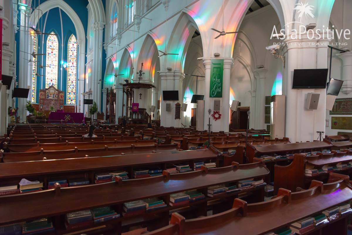 Saint Andrew's Cathedral - достопримечательность Сингапура колониальных времён Интерьер Saint Andrew's Cathedral - одной из главных достопримечательностей Сингапура времён британской империи | Позитивные путешествия AsiaPositive.com