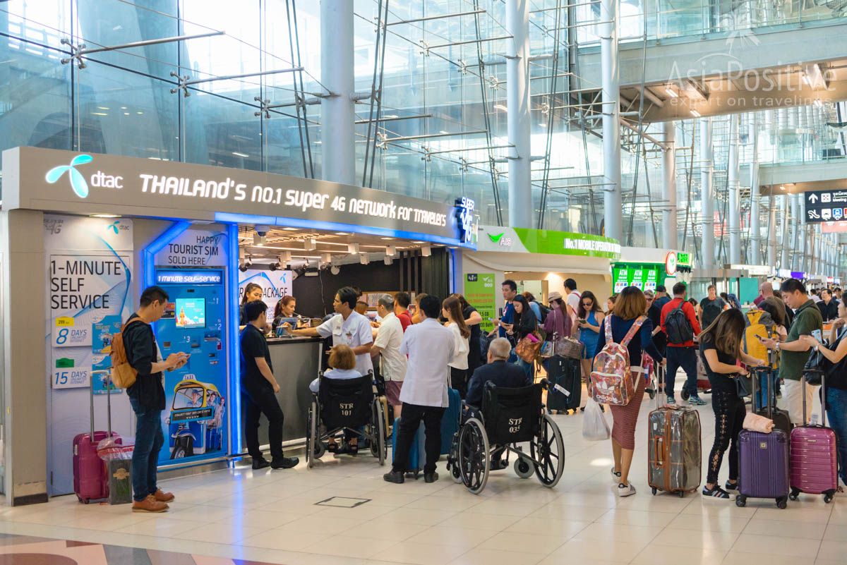 Киоски мобильных операторов в аэропорту Суварнабхуми (Бангкок) | Интернет в Таиланде | Путешествия по Азии с AsiaPositive.com