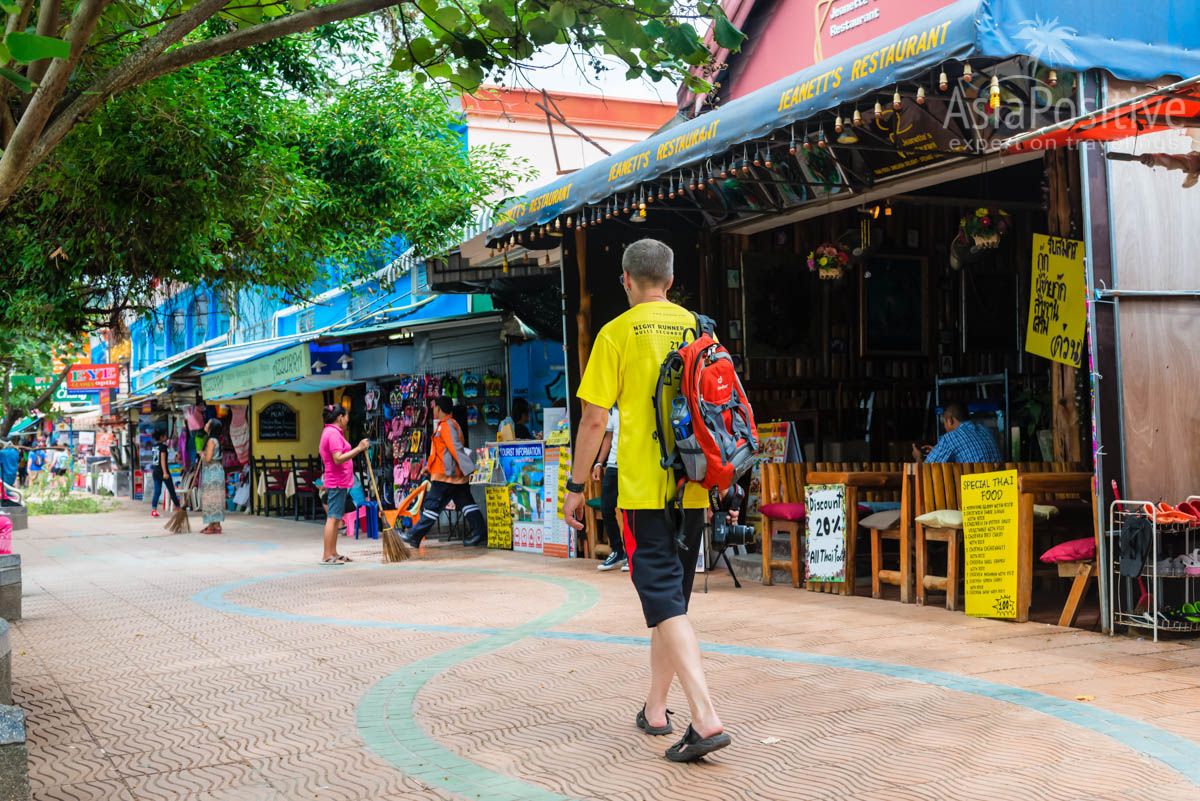 Туристическая улица вдоль пляжа Ао Нанг | Отдых в Краби (Таиланд): лучшие острова и курорты | Путешествия по Азии с AsiaPositive.com