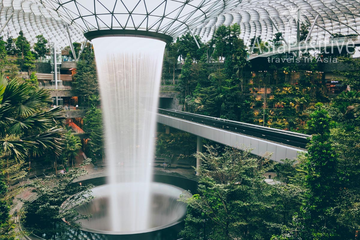 Водопад в Jewel Changi Airport
