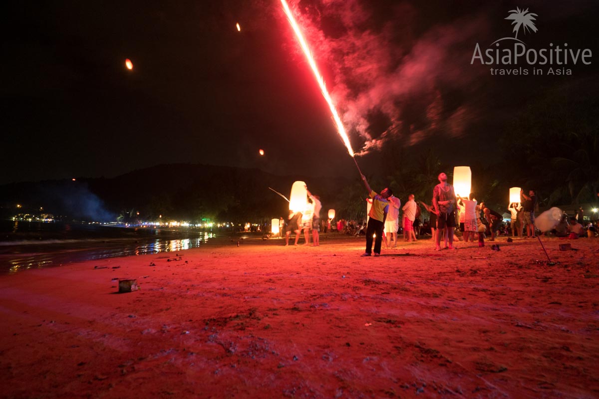 Запуск фейерверков на Новый год в Таиланде