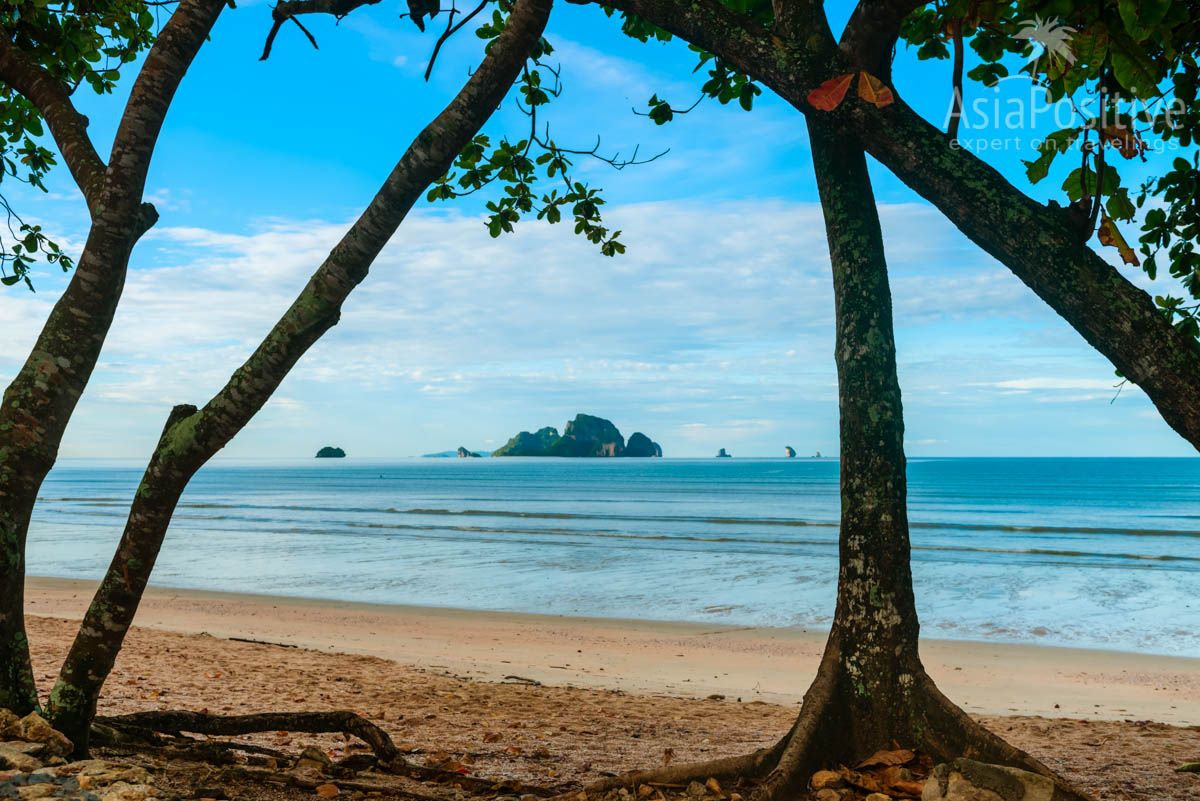 Вид на острова с пляжа Ао Нанг (Краби, Таиланд)  | Путешествия Asiapositive.com