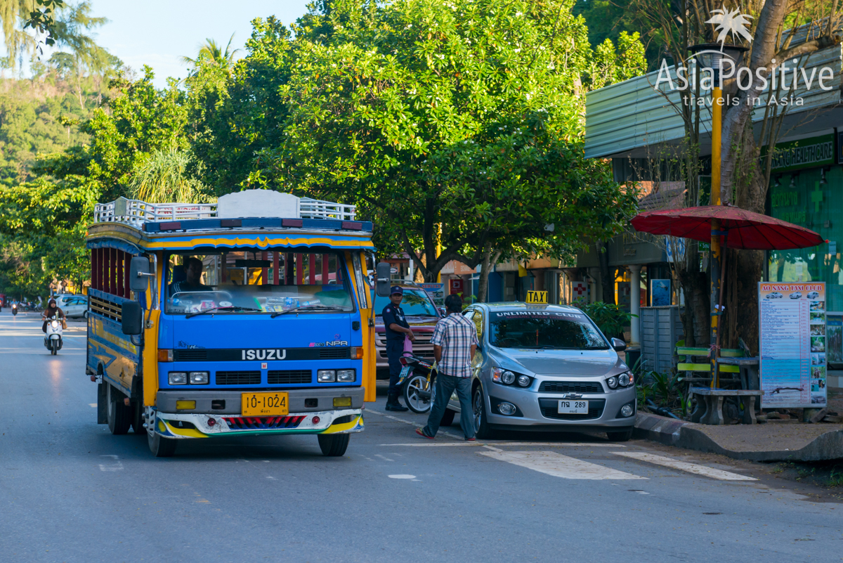 Public bus and taxi in Ao Nang (Krabi, Thailand)