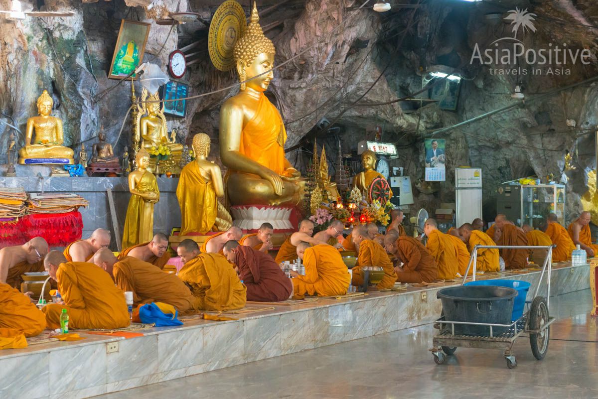 Завтрак в монастыре при Храме Пещеры Тигра | Краби, Таиланд | Путешествия по Азии с AsiaPositive