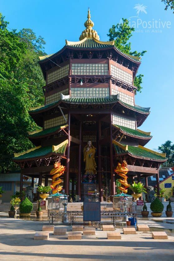 Пагода со статуей китайской богини Гуаньинь | Храм Пещера Тигра в Краби, Таиланд | Путешествия по Азии с AsiaPositive.com