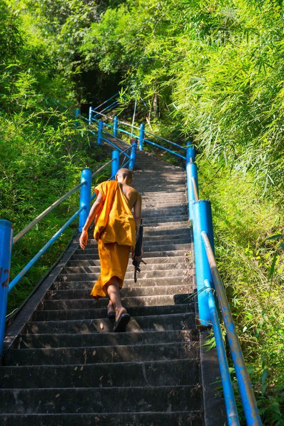 Тропа очищения на вершину скалы (1272 ступени) | Храм Пещера Тигра в Краби, Таиланд | Путешествия по Азии с AsiaPositive.com