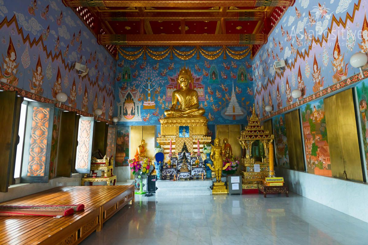 Интерьер храма Ват Кеу (Wat Kaew) в Краби (Таиланд)
