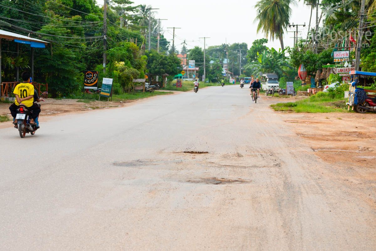 Roads on Koh Lanta island (Thailand) | Travel with AsiaPositive.com