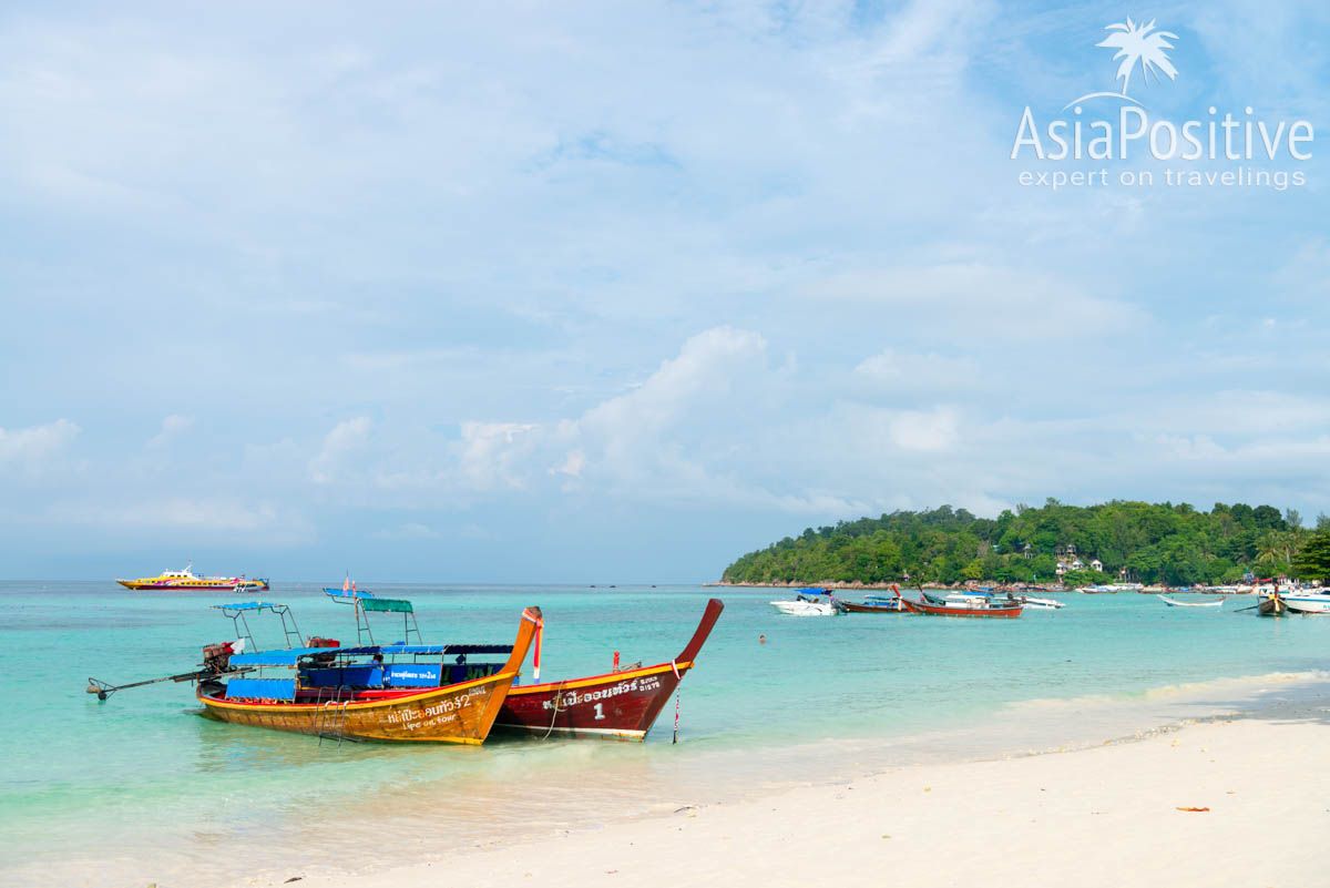 Wooden boats for sea tours in Koh Lipe | How to get from Phuket to Koh Lipe or vice versa | Travels in Thailand