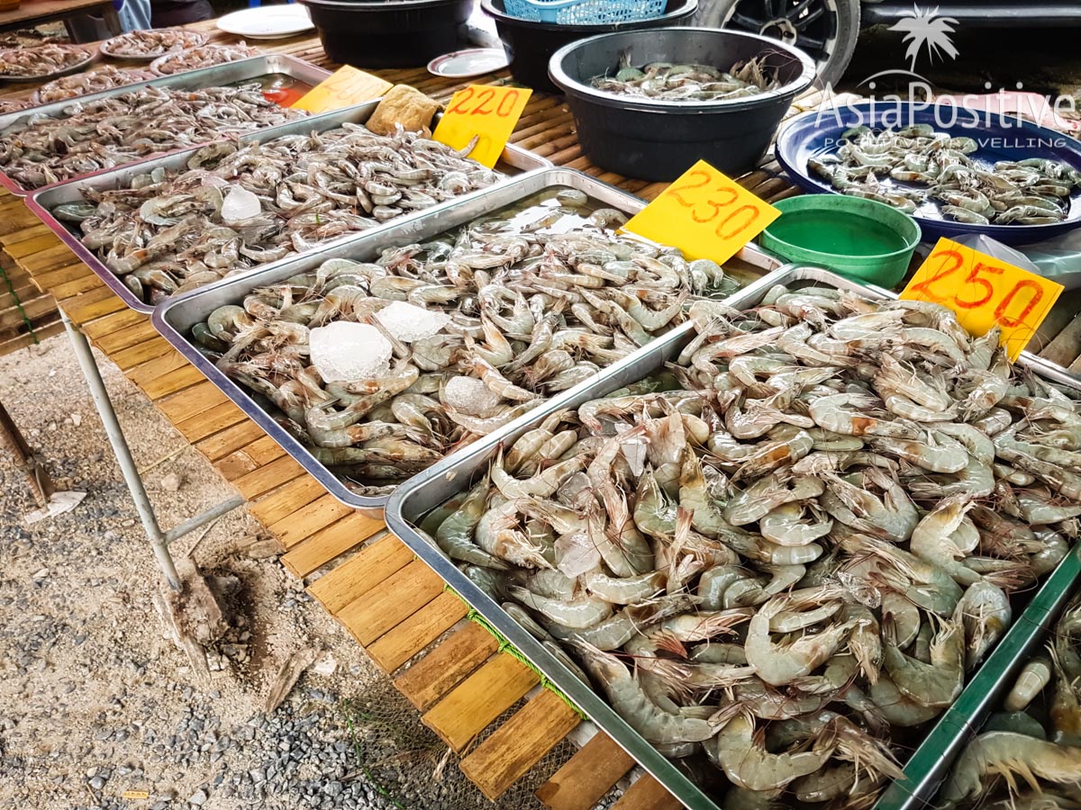 Рынки Пхукета: где и как покупать свежие морепродукты, и фрукты | Креветки разного размера на любой кошелёк, xем крупнее креветка - тем дороже