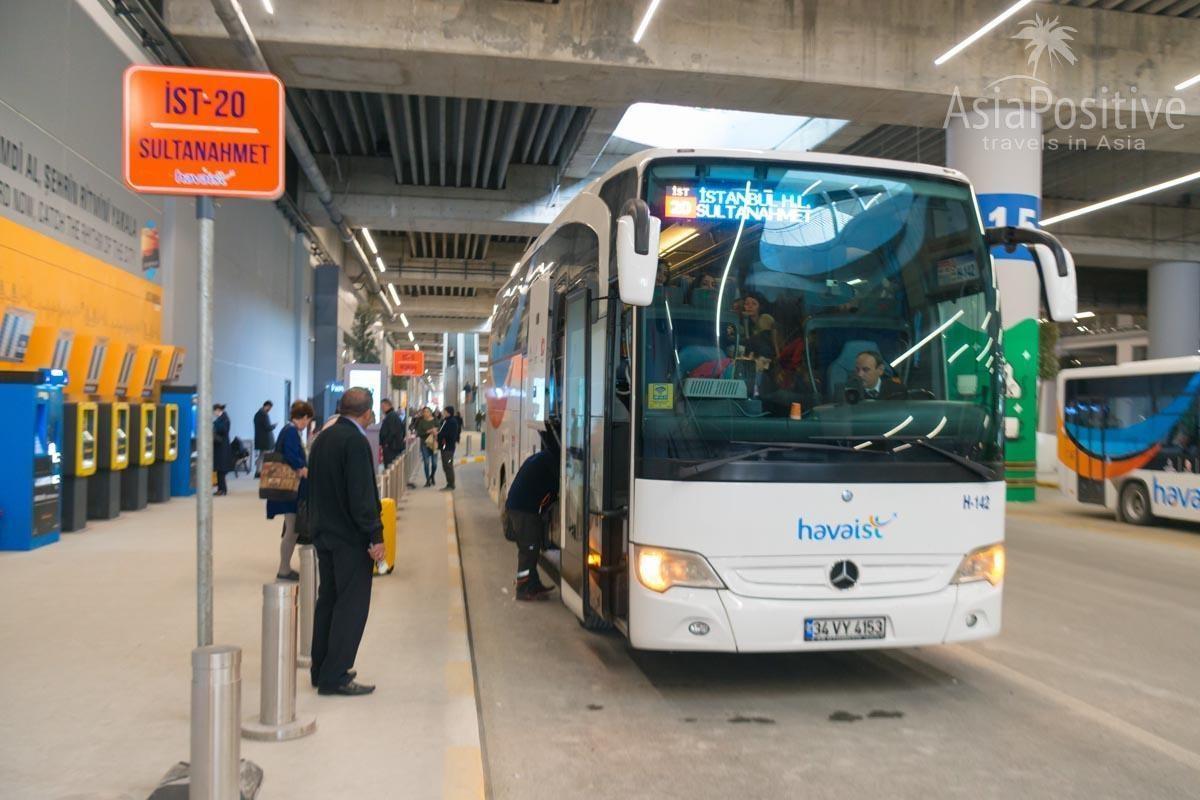 On the right - a bus stop, on the left (along the wall) - machines for buying and replenishing Istanbulkard | The new Istanbul Airport