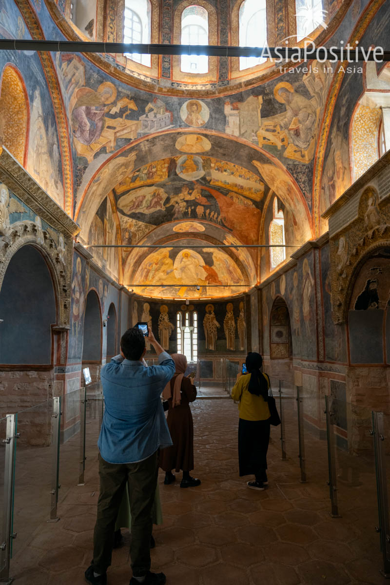 Tourists in Chora Mosque