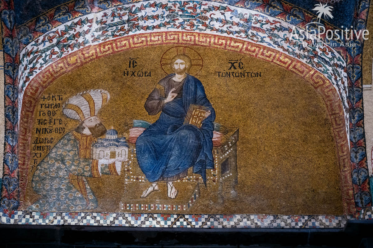 Mosaic of Christ enthroned with Theodore Metochites presenting his model of Hora church